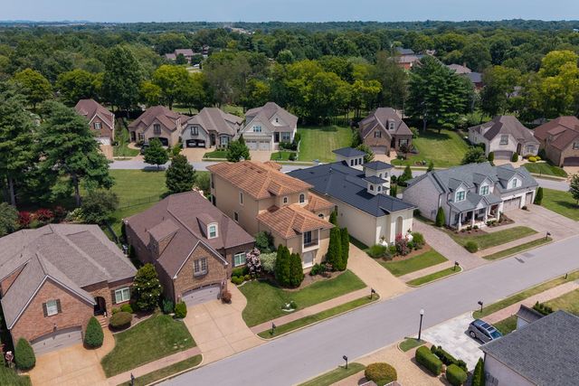 891 Fairington Pvt Way, Gallatin, TN 37066