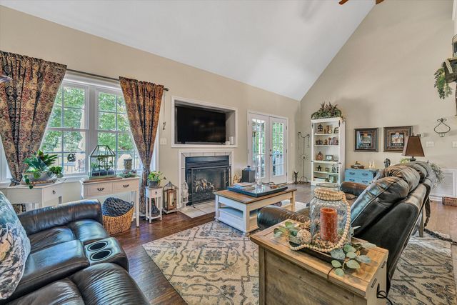 201 Spyglass LN, Huddleston, VA 24104