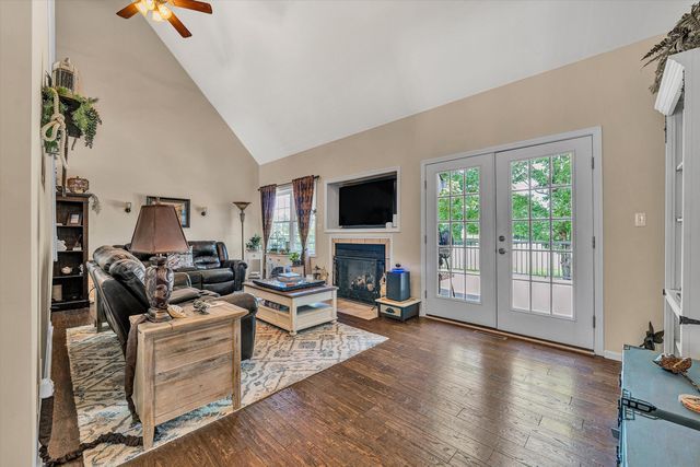 201 Spyglass LN, Huddleston, VA 24104