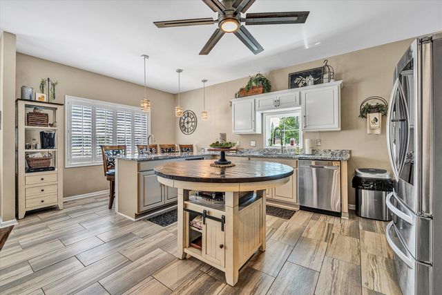 201 Spyglass LN, Huddleston, VA 24104