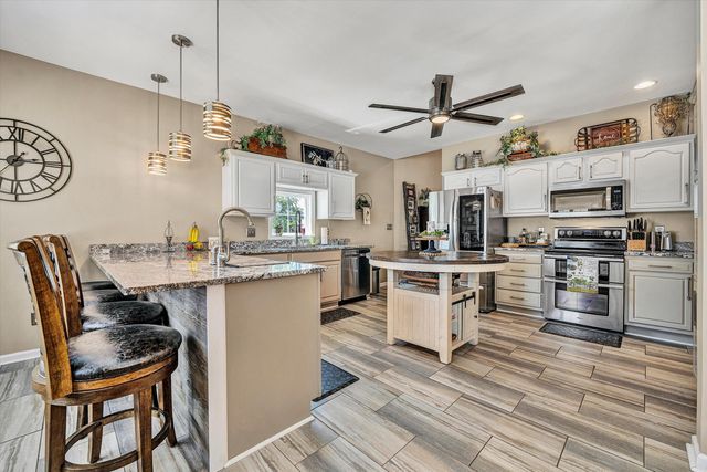 201 Spyglass LN, Huddleston, VA 24104