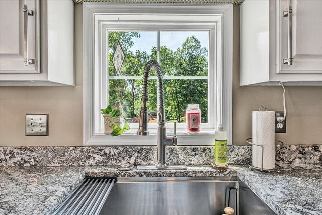 201 Spyglass LN, Huddleston, VA 24104