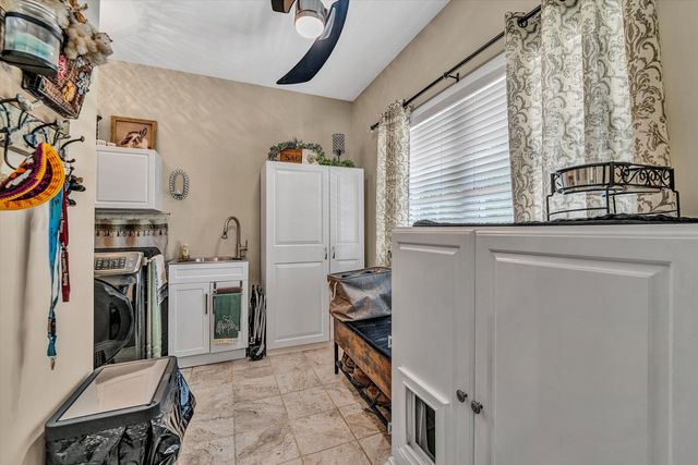 201 Spyglass LN, Huddleston, VA 24104