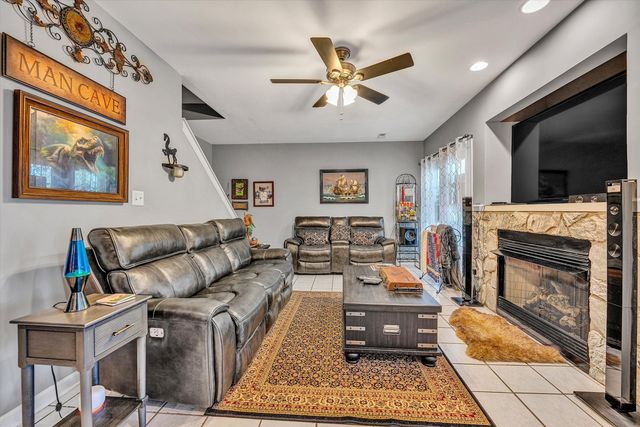 201 Spyglass LN, Huddleston, VA 24104