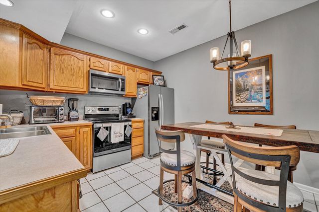 201 Spyglass LN, Huddleston, VA 24104