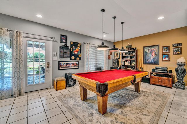 201 Spyglass LN, Huddleston, VA 24104