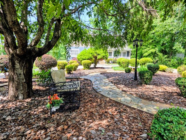 201 Spyglass LN, Huddleston, VA 24104