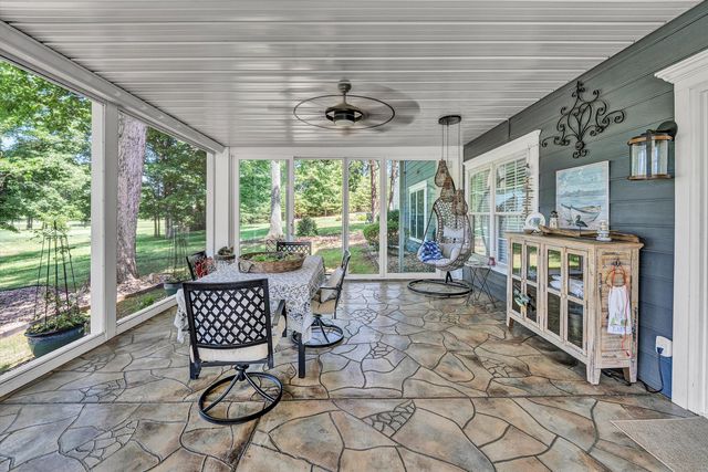 201 Spyglass LN, Huddleston, VA 24104