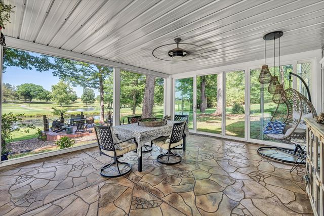 201 Spyglass LN, Huddleston, VA 24104