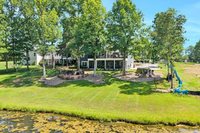 201 Spyglass LN, Huddleston, VA 24104