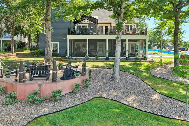 201 Spyglass LN, Huddleston, VA 24104