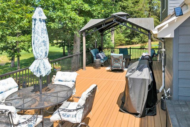 201 Spyglass LN, Huddleston, VA 24104