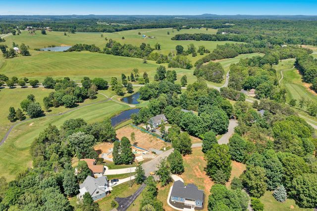 201 Spyglass LN, Huddleston, VA 24104