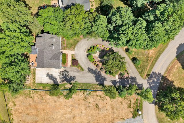 201 Spyglass LN, Huddleston, VA 24104