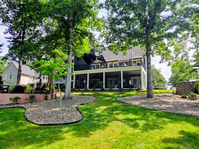 201 Spyglass LN, Huddleston, VA 24104