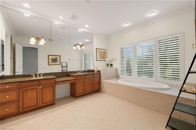 109 Barefoot CIR 22, Bonita Springs, FL 34134