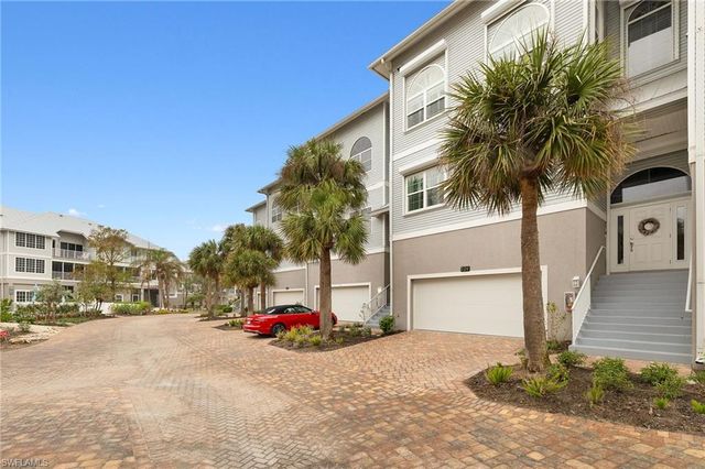 109 Barefoot CIR 22, Bonita Springs, FL 34134