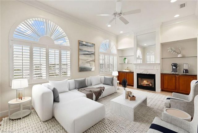 109 Barefoot CIR 22, Bonita Springs, FL 34134