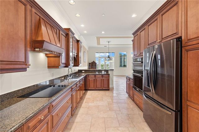 109 Barefoot CIR 22, Bonita Springs, FL 34134