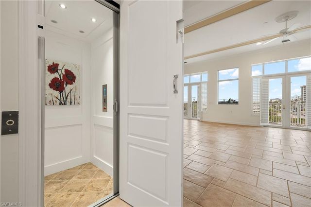 109 Barefoot CIR 22, Bonita Springs, FL 34134