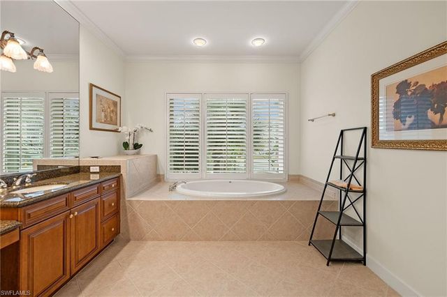 109 Barefoot CIR 22, Bonita Springs, FL 34134