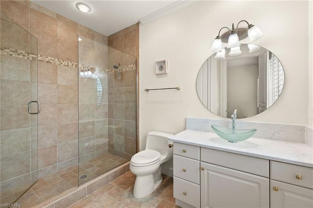 109 Barefoot CIR 22, Bonita Springs, FL 34134