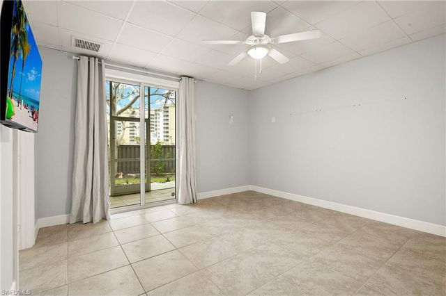 109 Barefoot CIR 22, Bonita Springs, FL 34134