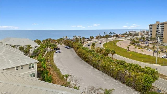 109 Barefoot CIR 22, Bonita Springs, FL 34134