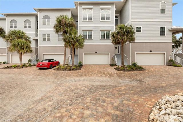 109 Barefoot CIR 22, Bonita Springs, FL 34134