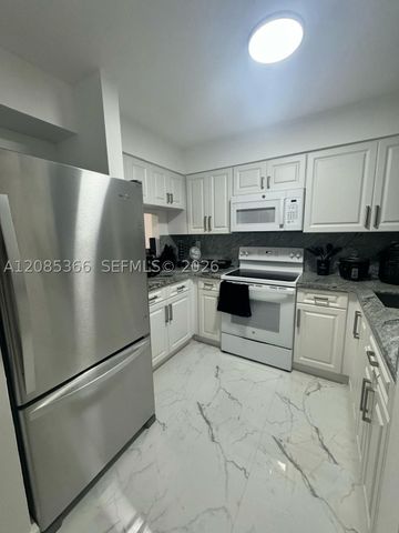 14951 SW 82nd Ln 17-305, Miami, FL 33193