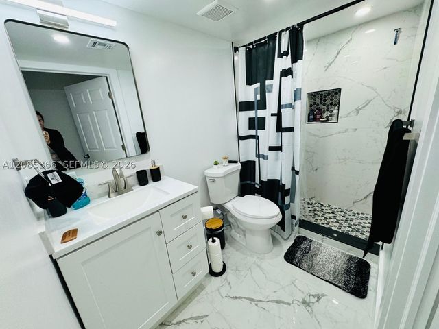 14951 SW 82nd Ln 17-305, Miami, FL 33193