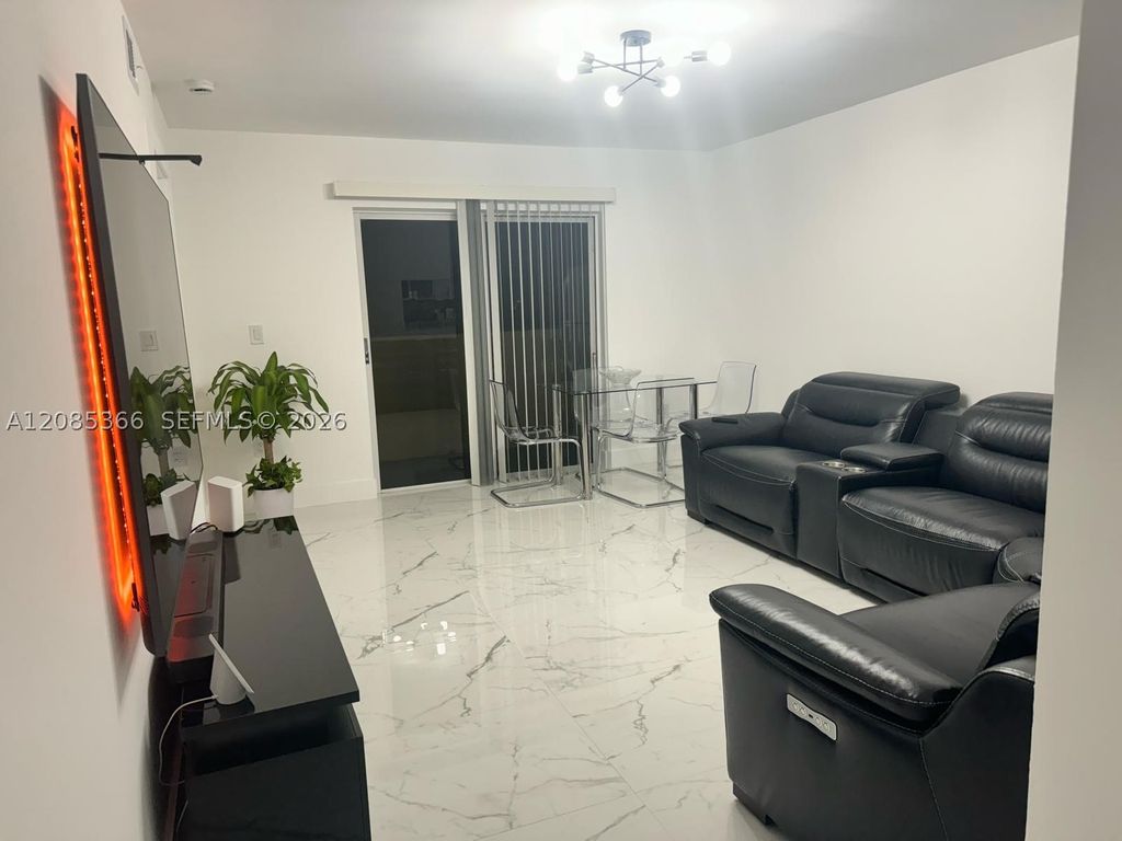 14951 SW 82nd Ln 17-305, Miami, FL 33193