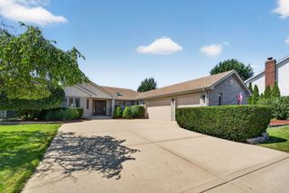 2377 Rock Canyon, New Lenox, IL 60451