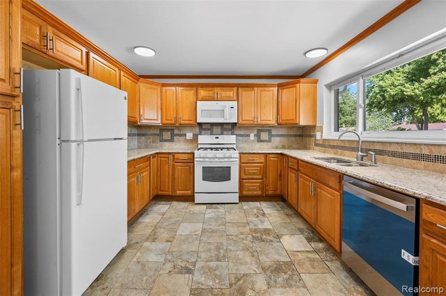 2268 Serra Drive, Sterling Heights, MI 48310