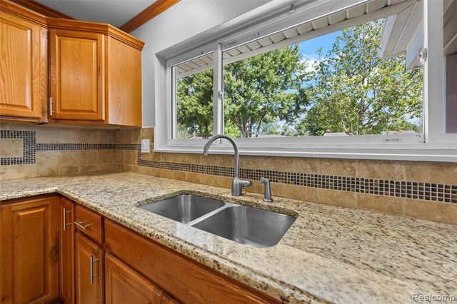 2268 Serra Drive, Sterling Heights, MI 48310