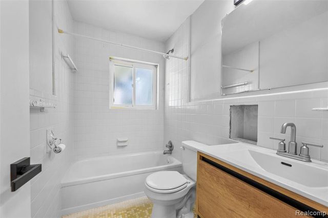 2268 Serra Drive, Sterling Heights, MI 48310
