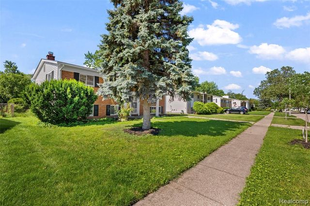 2268 Serra Drive, Sterling Heights, MI 48310