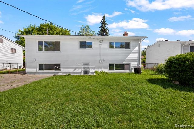 2268 Serra Drive, Sterling Heights, MI 48310