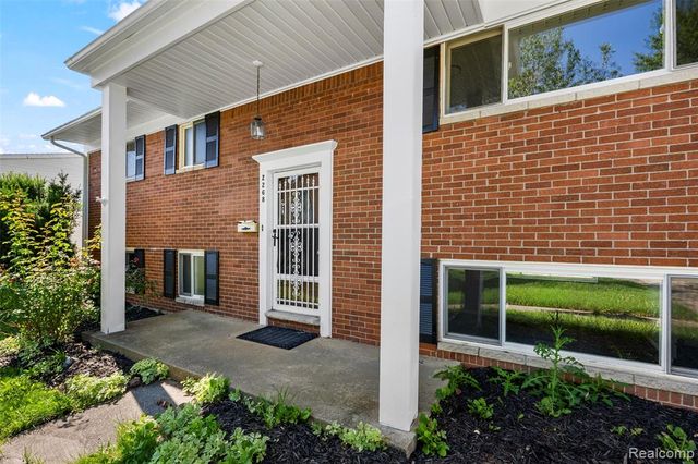 2268 Serra Drive, Sterling Heights, MI 48310
