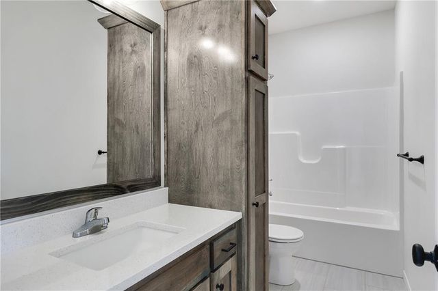 27601 E 128th Court, Lee's Summit, MO 64086