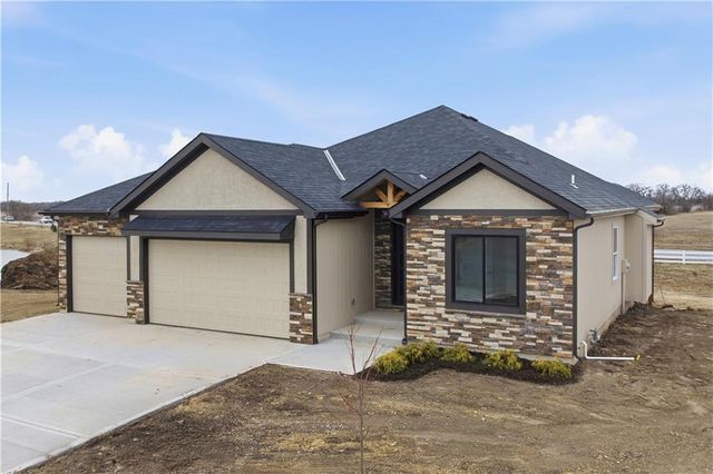 27601 E 128th Court, Lee's Summit, MO 64086