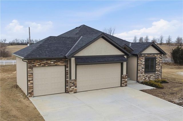 27601 E 128th Court, Lee's Summit, MO 64086