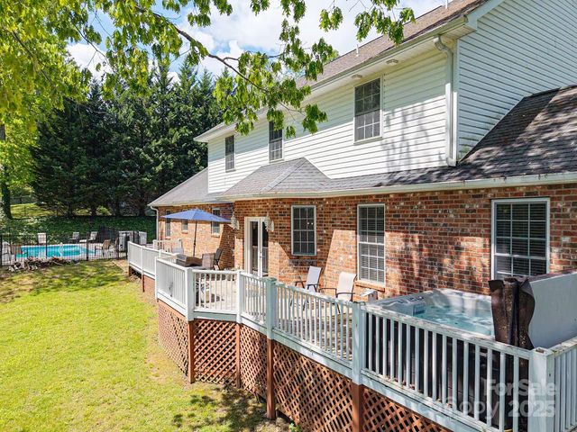 48 Sherry Lane, Leicester, NC 28748