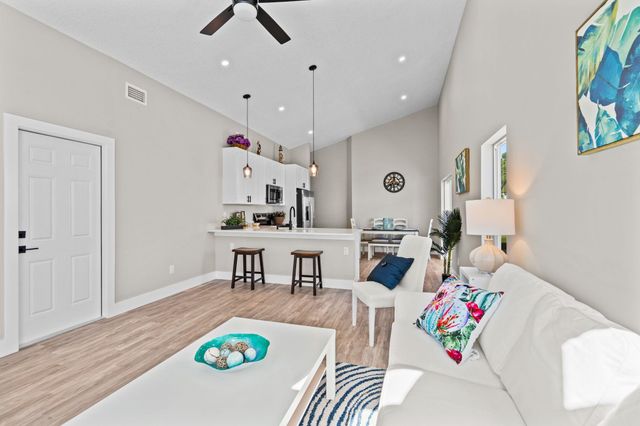 816 W 9Th St, St Augustine, FL 32084