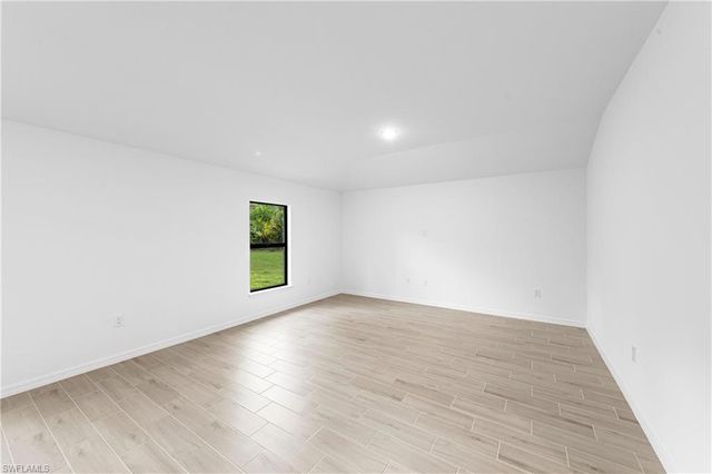 31 NW 25th TER, Cape Coral, FL 33993