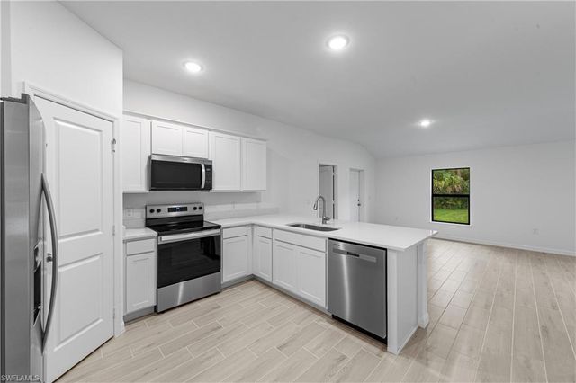 31 NW 25th TER, Cape Coral, FL 33993