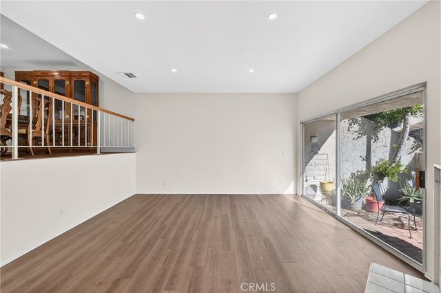 18360 Collins Street E, Tarzana, CA 91356