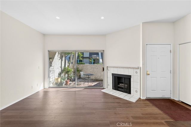 18360 Collins Street E, Tarzana, CA 91356