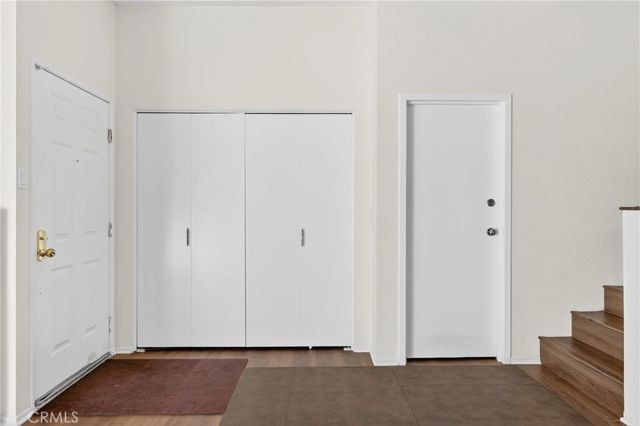 18360 Collins Street E, Tarzana, CA 91356