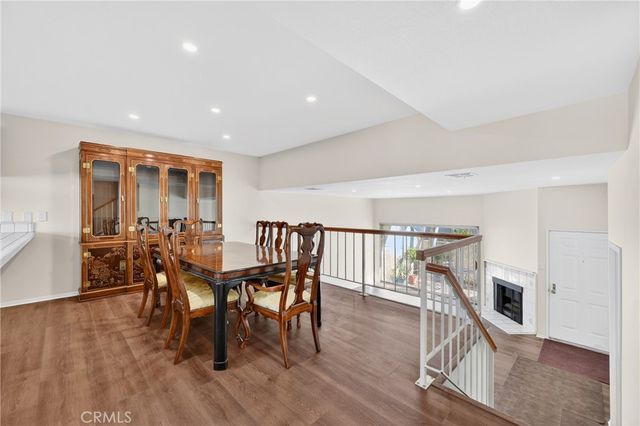 18360 Collins Street E, Tarzana, CA 91356